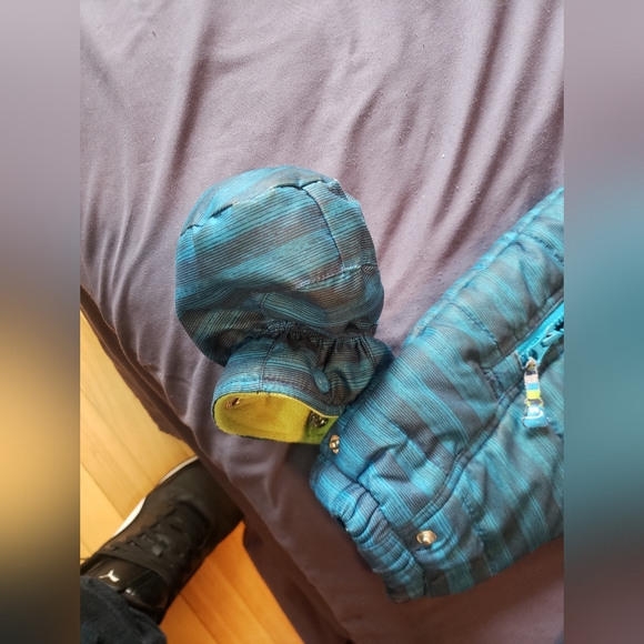 Boy's Snowsuit - Picture 3 of 3